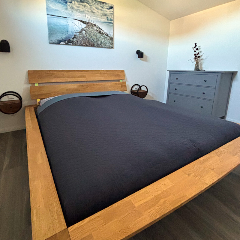 Schlafzimmer mit Doppelbett